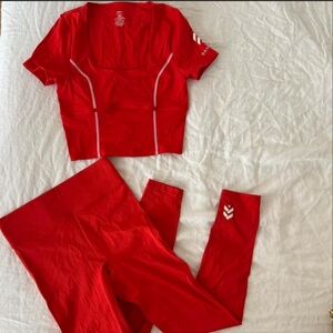 Barry's X Bandier Fiery Red Cropped Shirt And Leggings Set